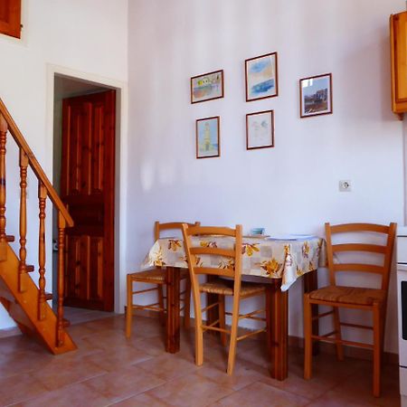 Villa Yorgos Chalki Town Екстер'єр фото
