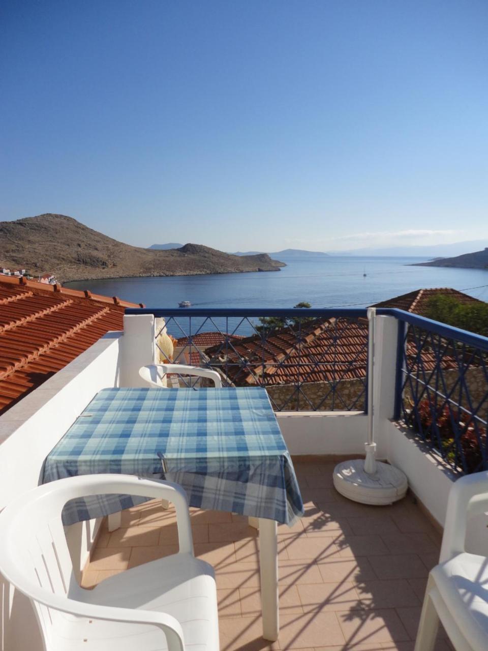 Villa Yorgos Chalki Town Екстер'єр фото