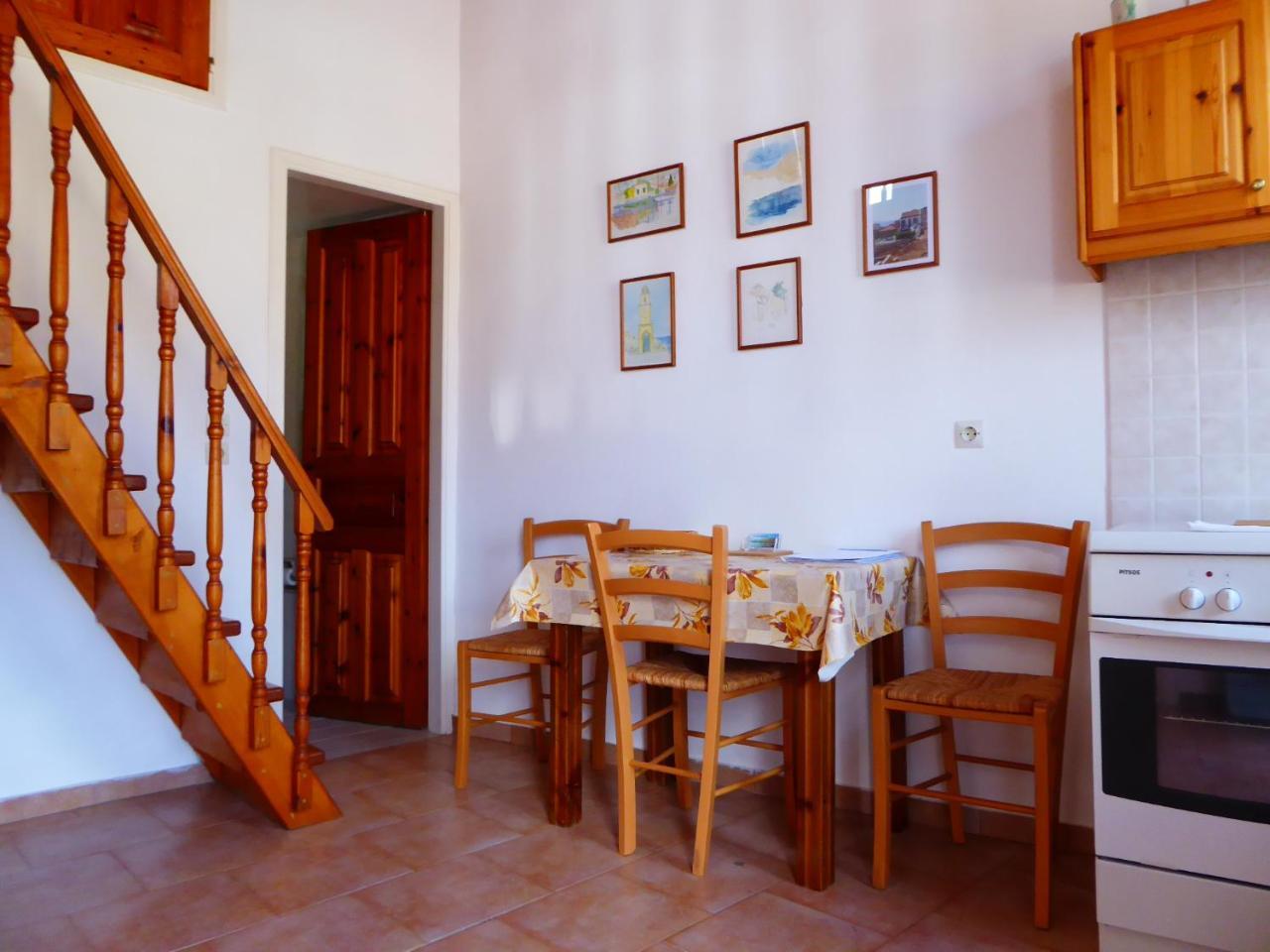 Villa Yorgos Chalki Town Екстер'єр фото