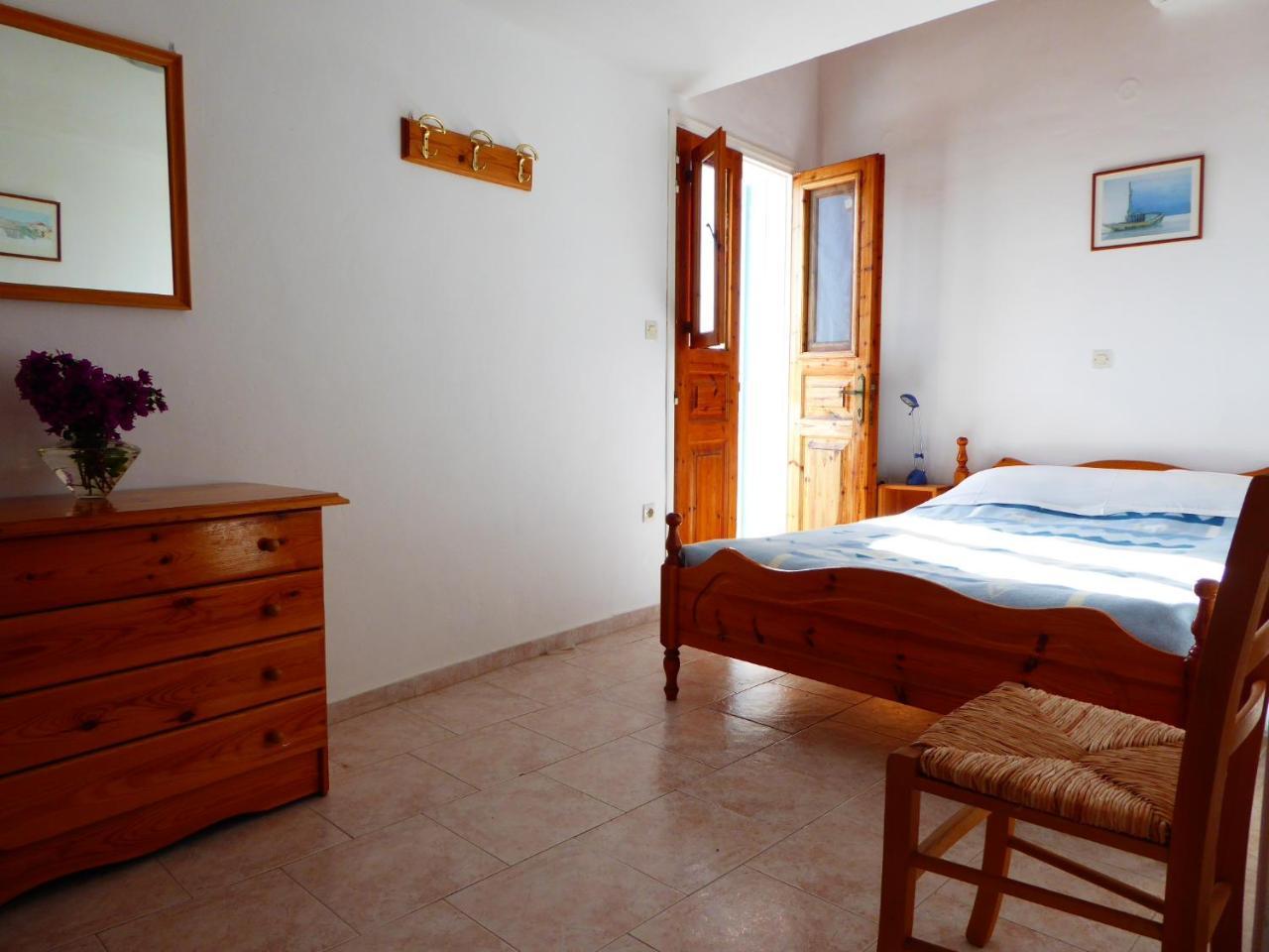 Villa Yorgos Chalki Town Екстер'єр фото