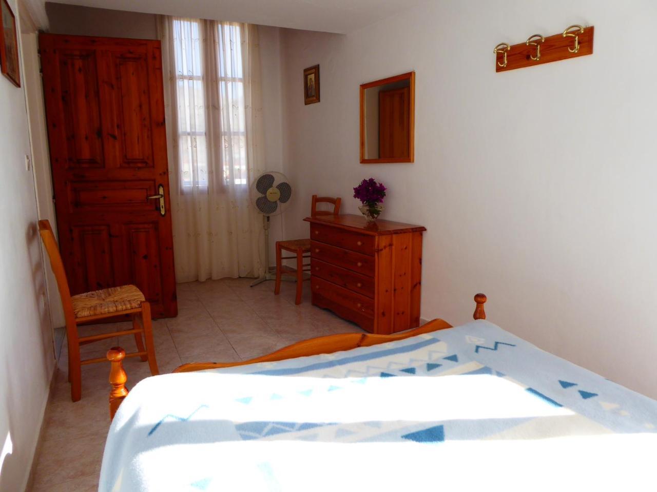 Villa Yorgos Chalki Town Екстер'єр фото