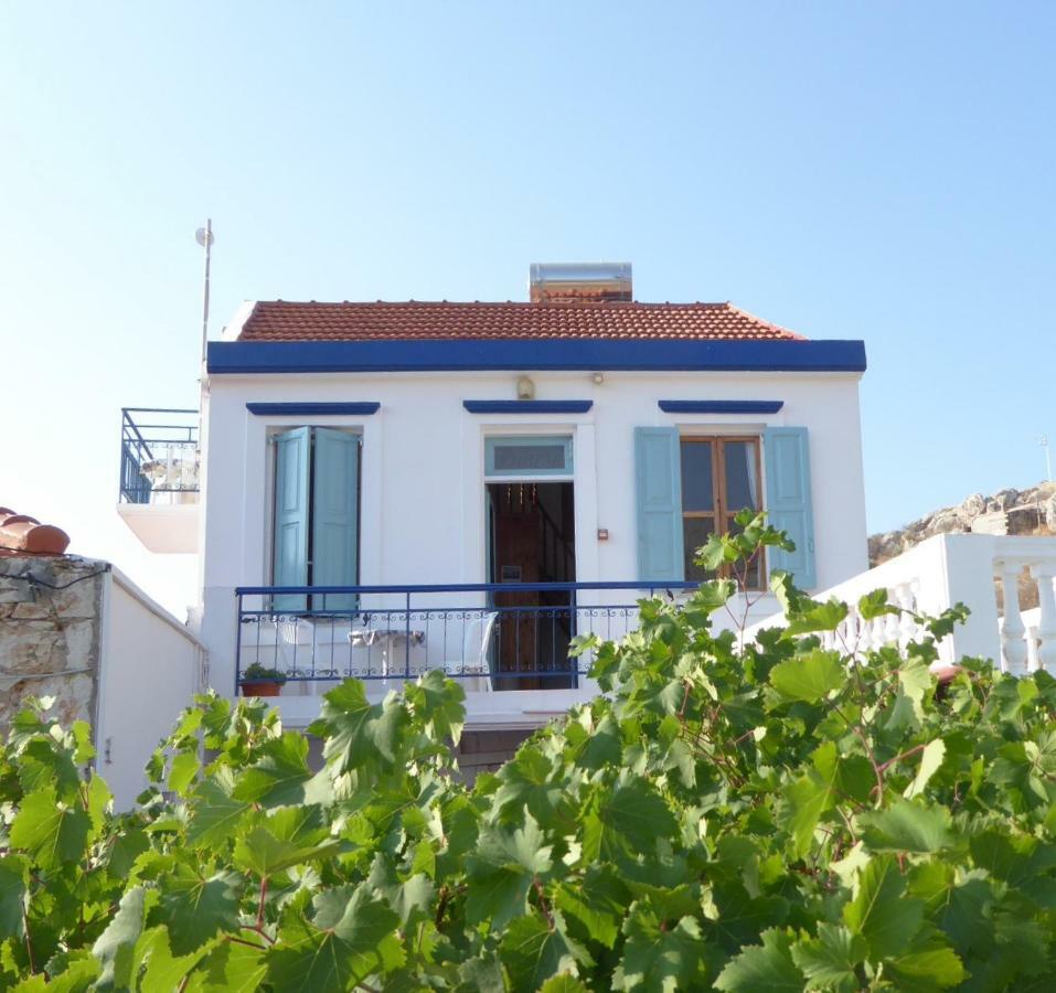 Villa Yorgos Chalki Town Екстер'єр фото
